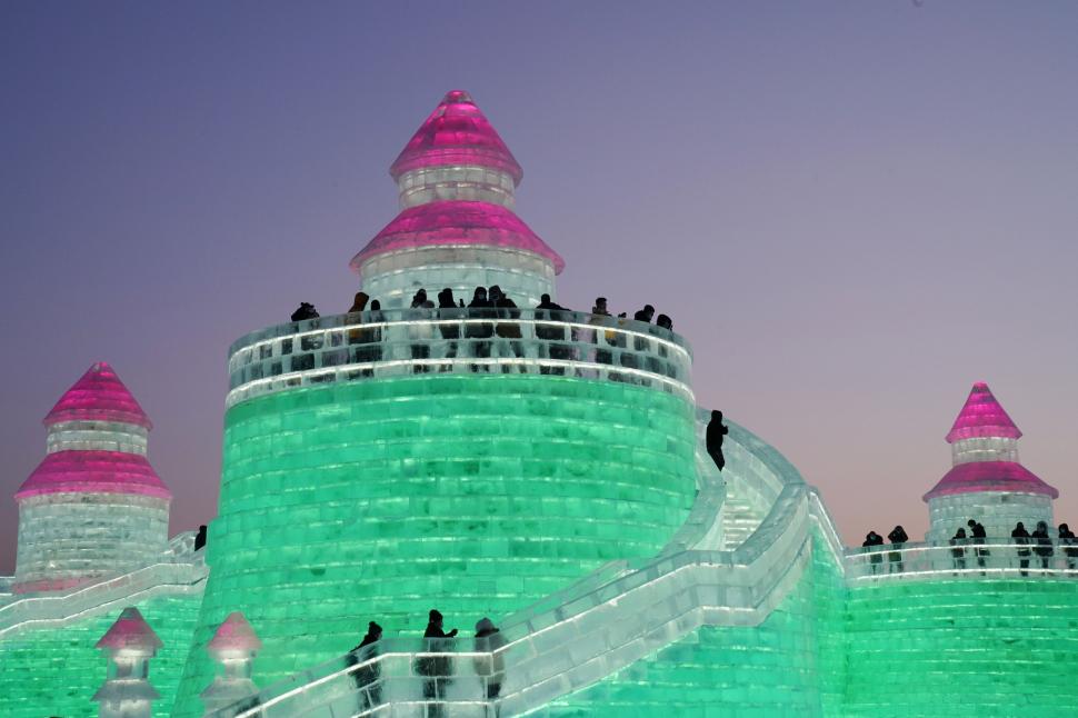 Imagini spectaculoase cu "oraşul înghețat". De ce atrage anual milioane de oameni 939100