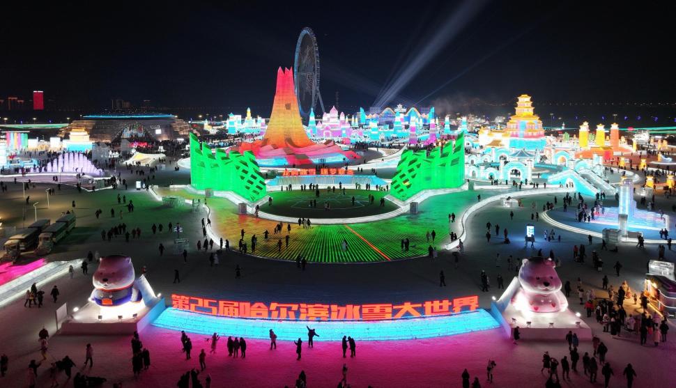 Imagini spectaculoase cu "oraşul înghețat". De ce atrage anual milioane de oameni 939102