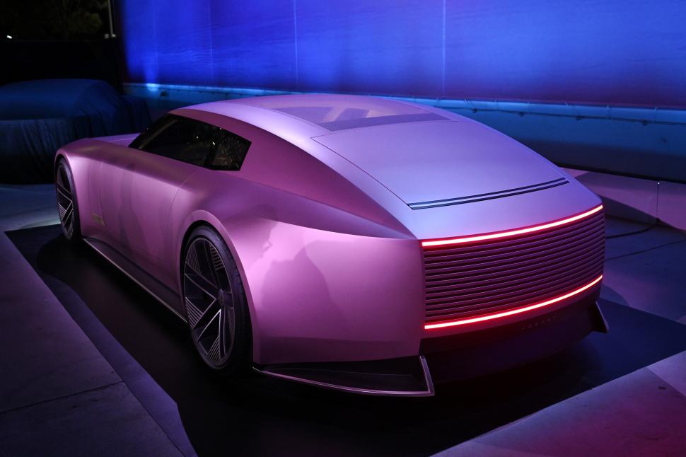 Jaguar a lansat un nou concept de maşină electrică: Nu are lunetă și nici oglinzi  938933
