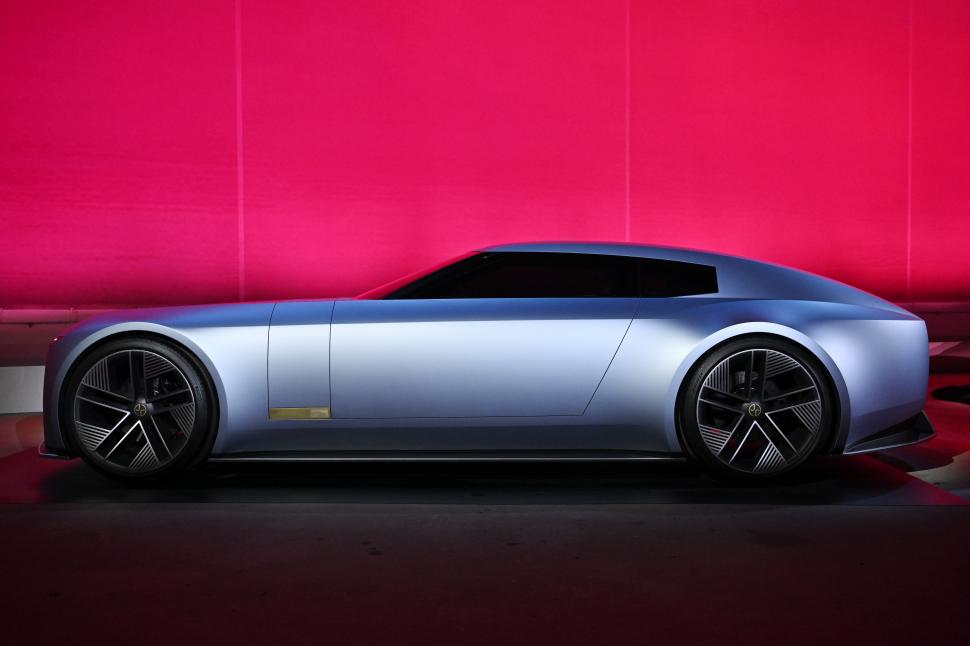 Jaguar a lansat un nou concept de maşină electrică: Nu are lunetă și nici oglinzi  938936