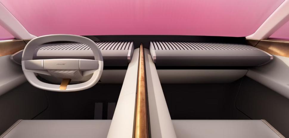Jaguar a lansat un nou concept de maşină electrică: Nu are lunetă și nici oglinzi  938937