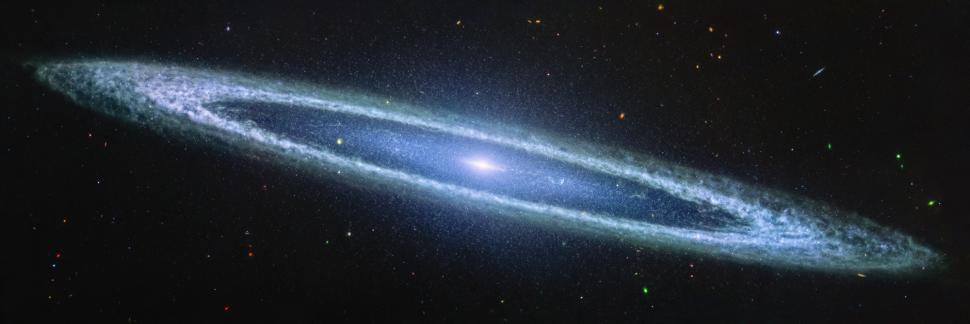 Telescopul NASA a surprins o imagine nouă cu o galaxie studiată de sute de ani. A fost denumită „sombrero” dar arată foarte diferit 938948