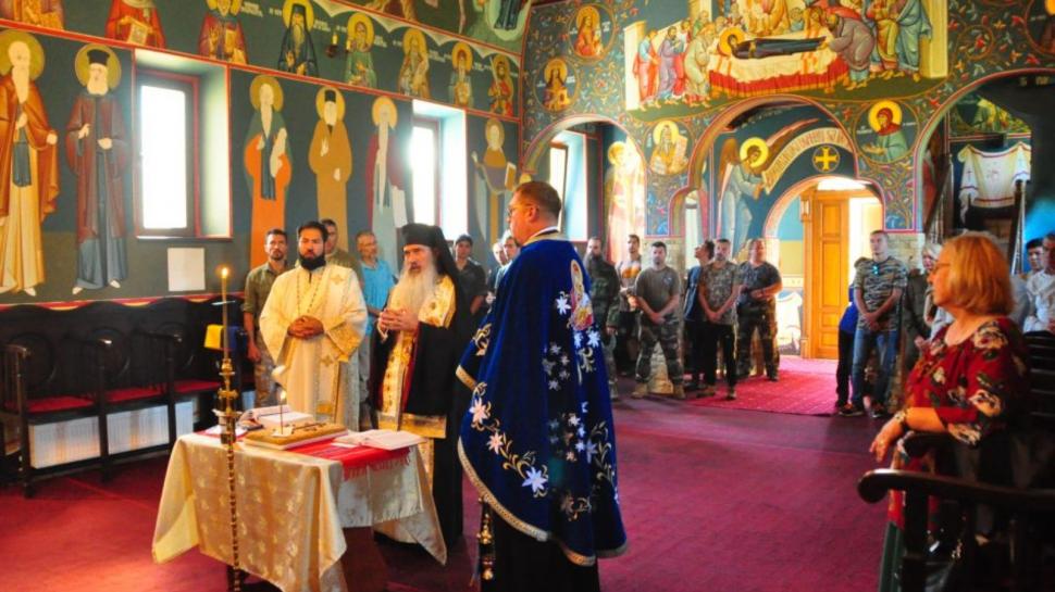 ÎPS Teodosie a sfințit cruci din cartușe pentru tabăra neo-legionară a lui Eugen Sechila, susținător al lui Călin Georgescu 939531