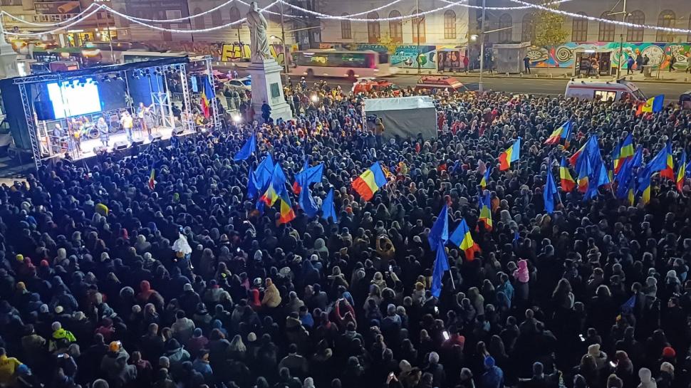 Mii de români au strigat „Libertate" în Piața Universității 939575