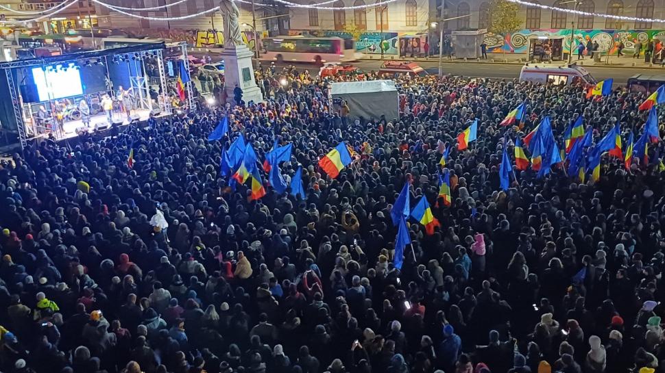 Mii de români au strigat „Libertate" în Piața Universității 939577