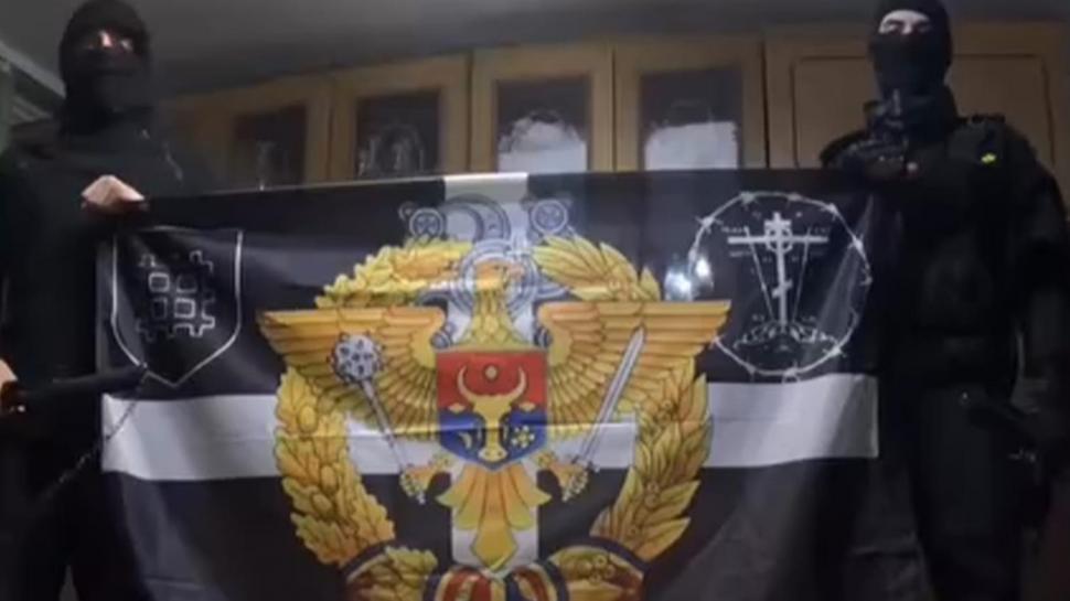 „Vă vânăm pe toți”. Amenințări cu moartea primite de un ONG pentru romi. Poze cu pistoale, simboluri legionare și SS 939548