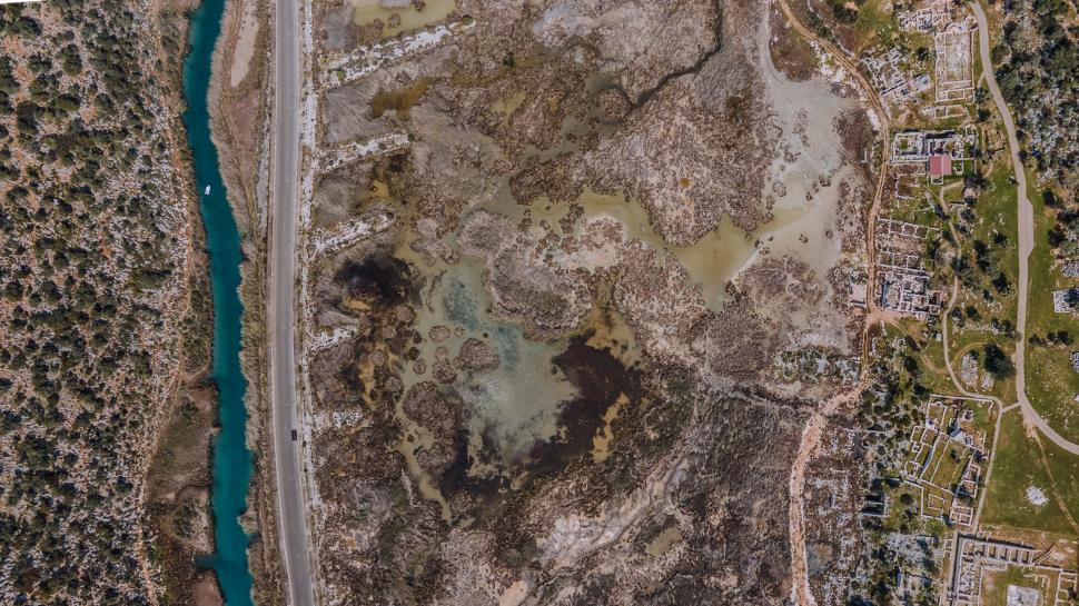 Misterioasele orașe ale morților, sculptate în stâncă, urme ale unei civilizații antice 939614