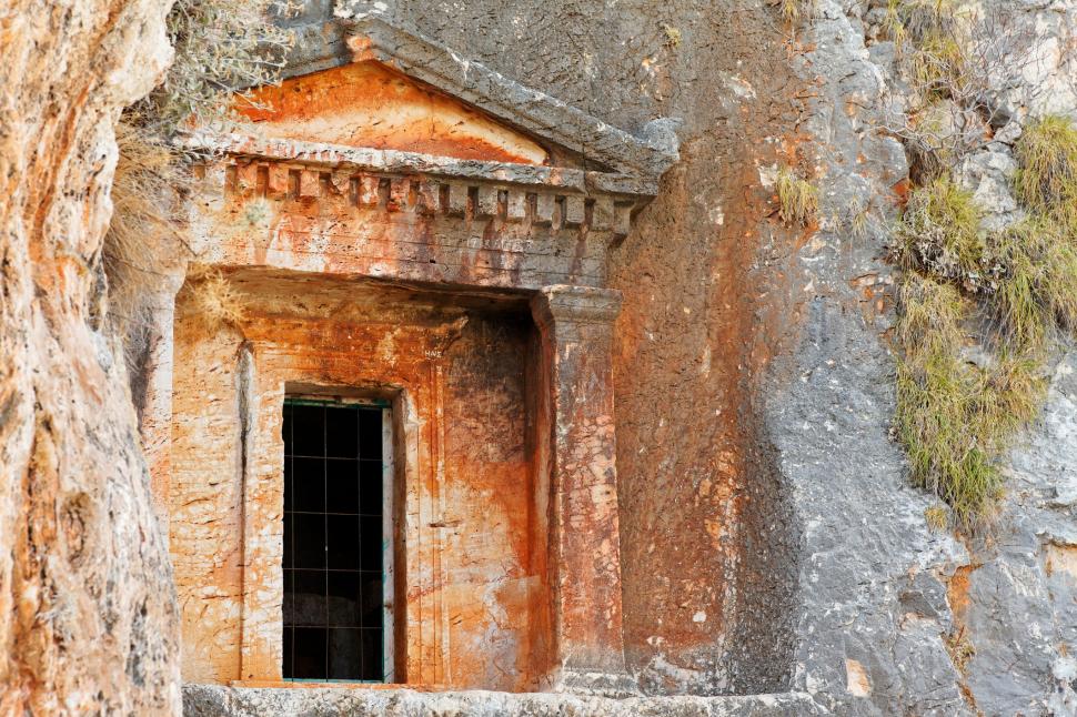 Misterioasele orașe ale morților, sculptate în stâncă, urme ale unei civilizații antice 939619