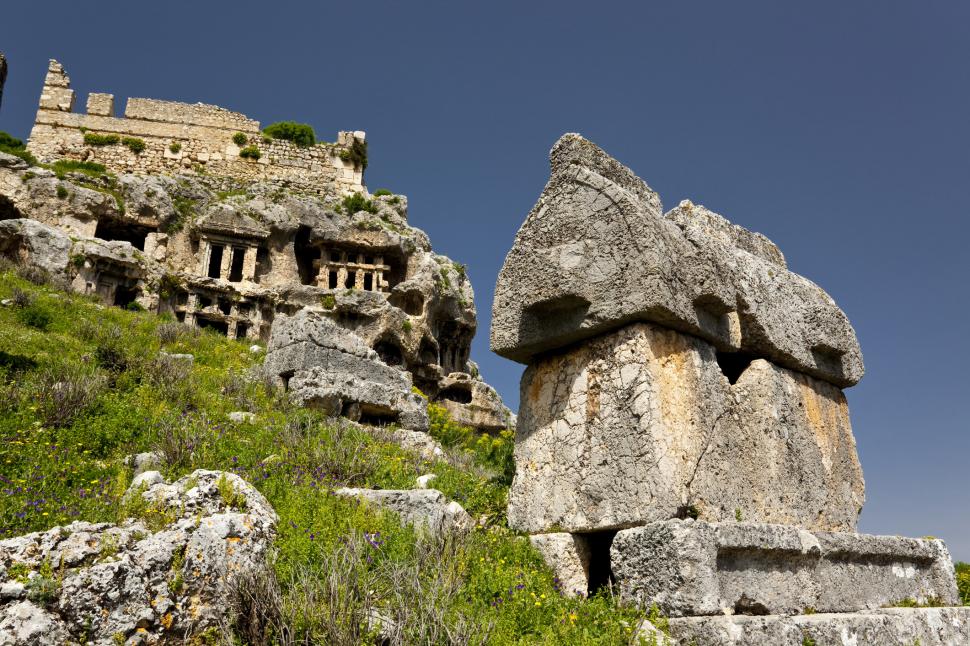Misterioasele orașe ale morților, sculptate în stâncă, urme ale unei civilizații antice 939623
