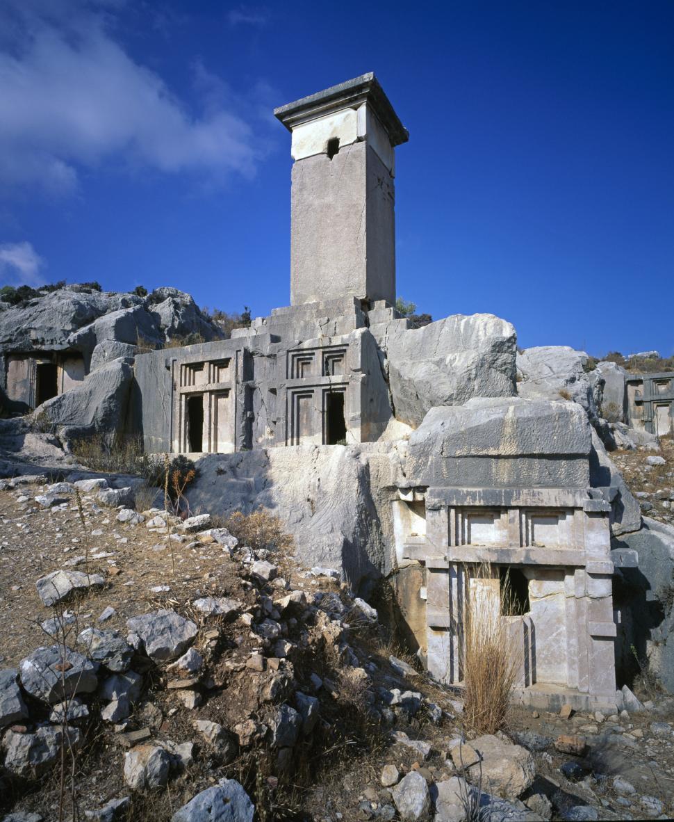 Misterioasele orașe ale morților, sculptate în stâncă, urme ale unei civilizații antice 939626