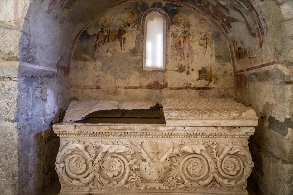 Misterioasele orașe ale morților, sculptate în stâncă, urme ale unei civilizații antice 939630