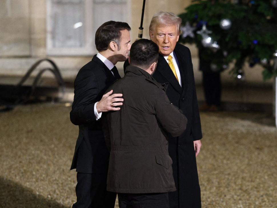 Donald Trump și Volodimir Zelenski, strângere de mână și poză istorică în compania lui Emmanuel Macron, la Paris 939820