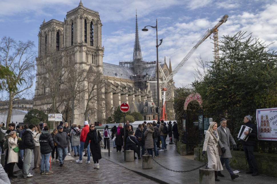Se redeschide catedrala Notre-Dame. Zeci de șefi de stat, printre care Trump și Zelenski, vor participa la ceremonie 939800