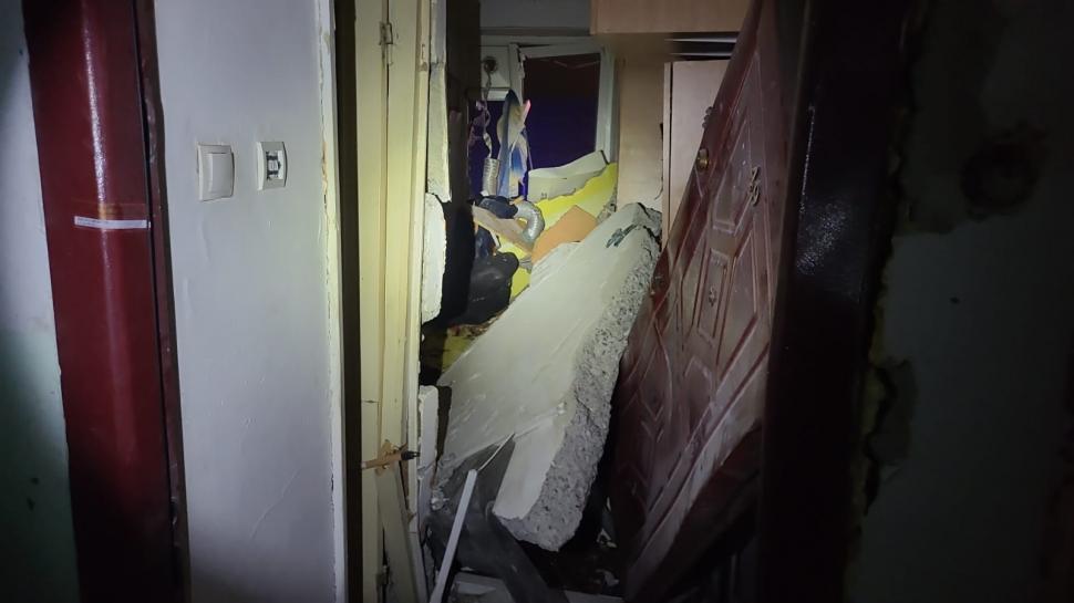 Explozie puternică într-un bloc din Bacău. Zeci de persoane au fost evacuate. Un bărbat a ajuns la spital cu arsuri grave 939832
