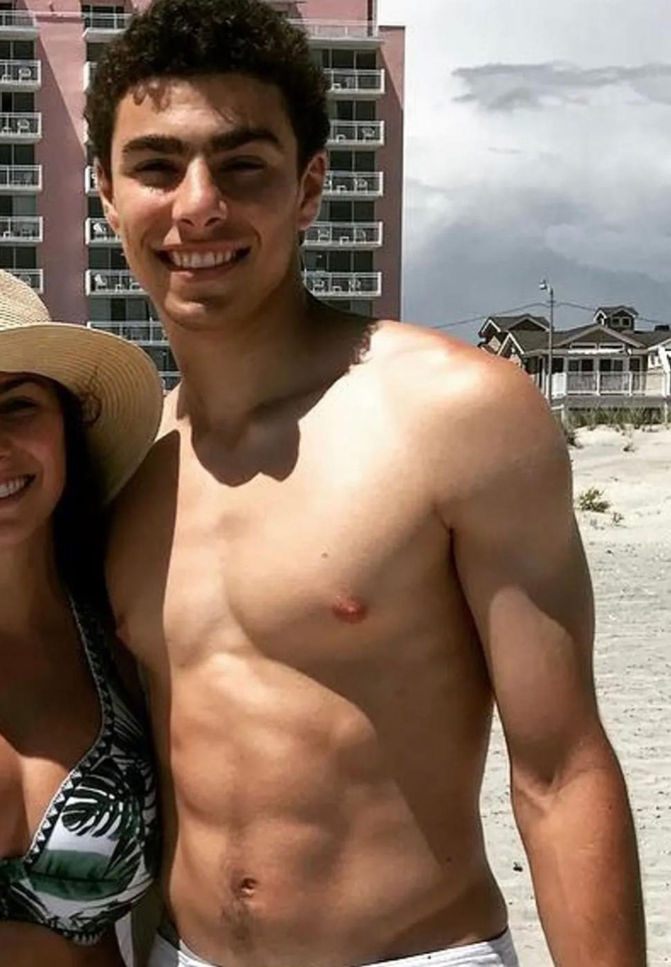 Cine e Luigi Mangione, tânărul care l-ar fi ucis pe CEO-ul United Healthcare. Provine dintr-o familie bogată și a fost șef de promoție 940378