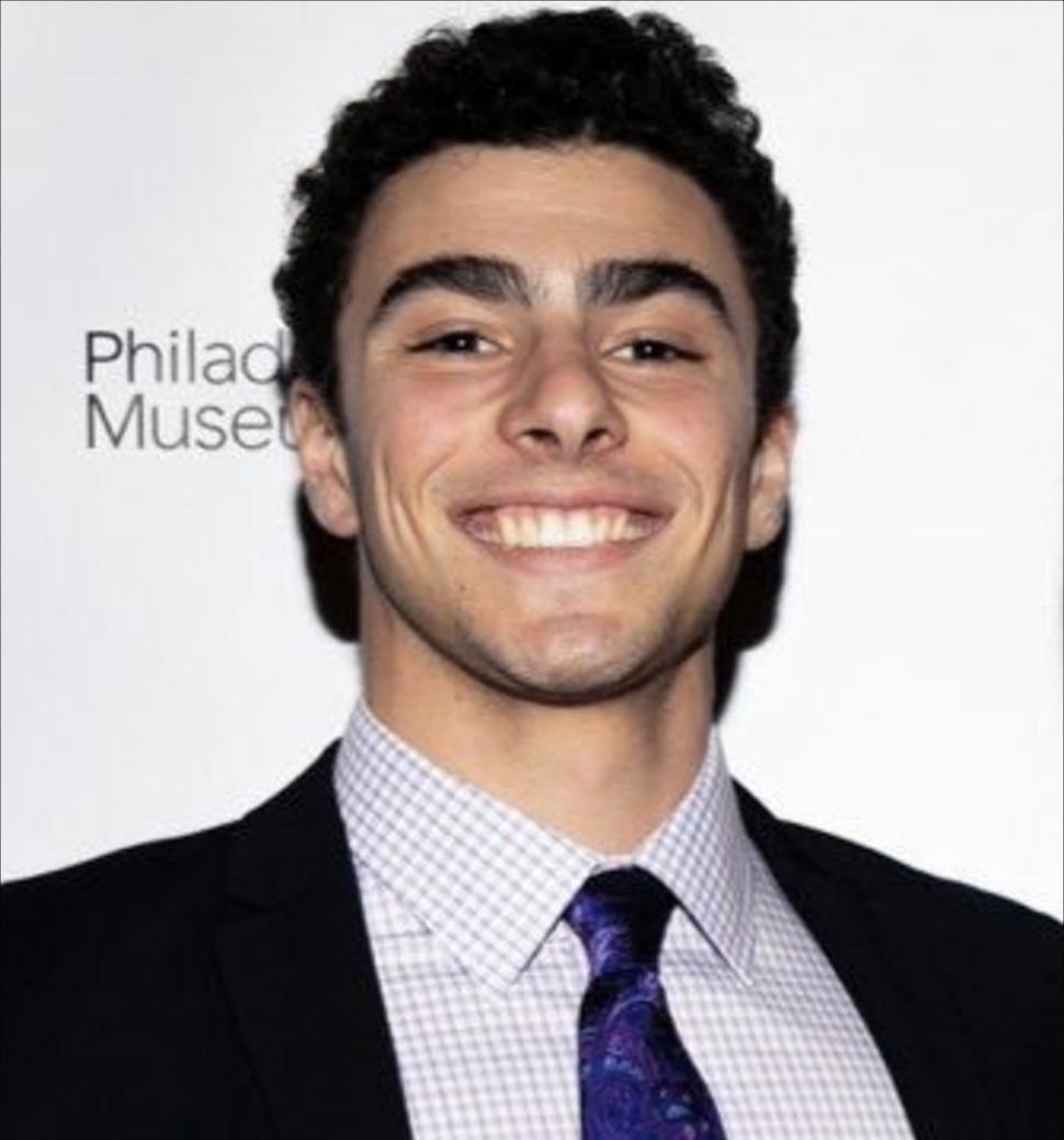 Cine e Luigi Mangione, tânărul care l-ar fi ucis pe CEO-ul United Healthcare. Provine dintr-o familie bogată și a fost șef de promoție 940380