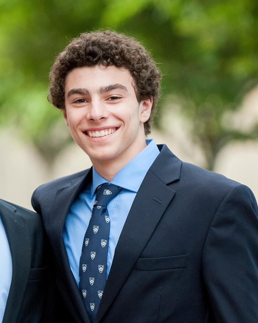 Cine e Luigi Mangione, tânărul care l-ar fi ucis pe CEO-ul United Healthcare. Provine dintr-o familie bogată și a fost șef de promoție 940381