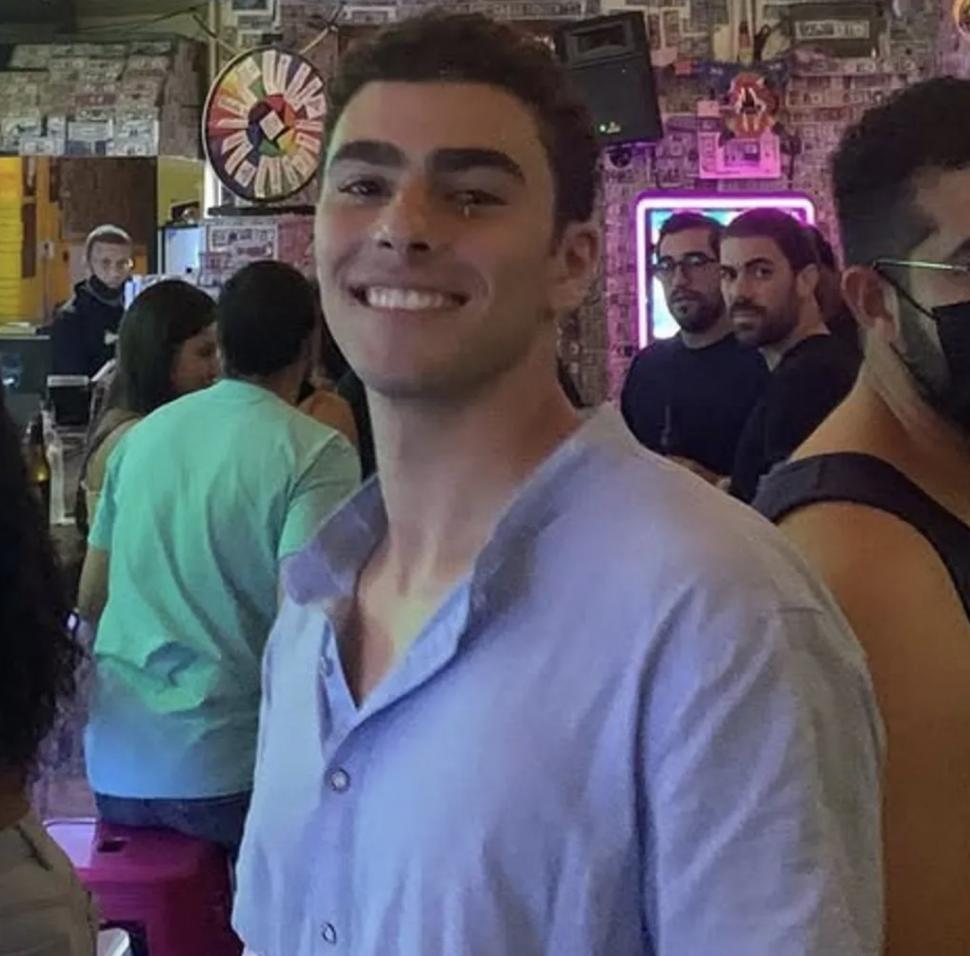 Cine e Luigi Mangione, tânărul care l-ar fi ucis pe CEO-ul United Healthcare. Provine dintr-o familie bogată și a fost șef de promoție 940385