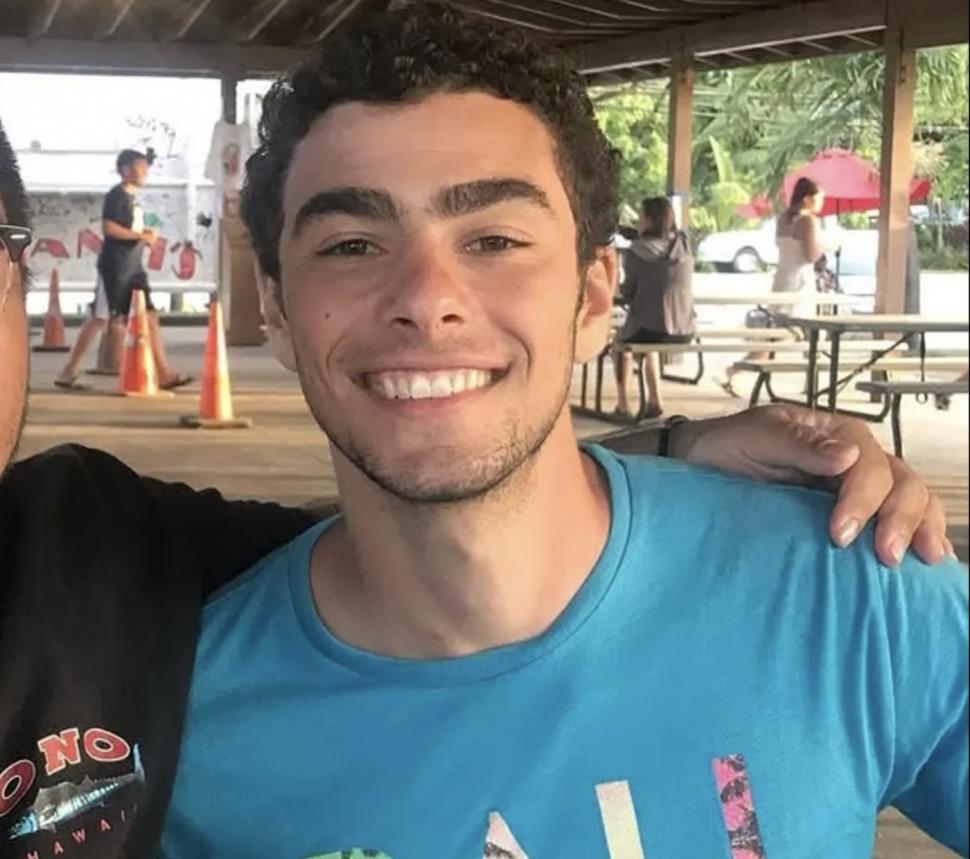 Cine e Luigi Mangione, tânărul care l-ar fi ucis pe CEO-ul United Healthcare. Provine dintr-o familie bogată și a fost șef de promoție 940386