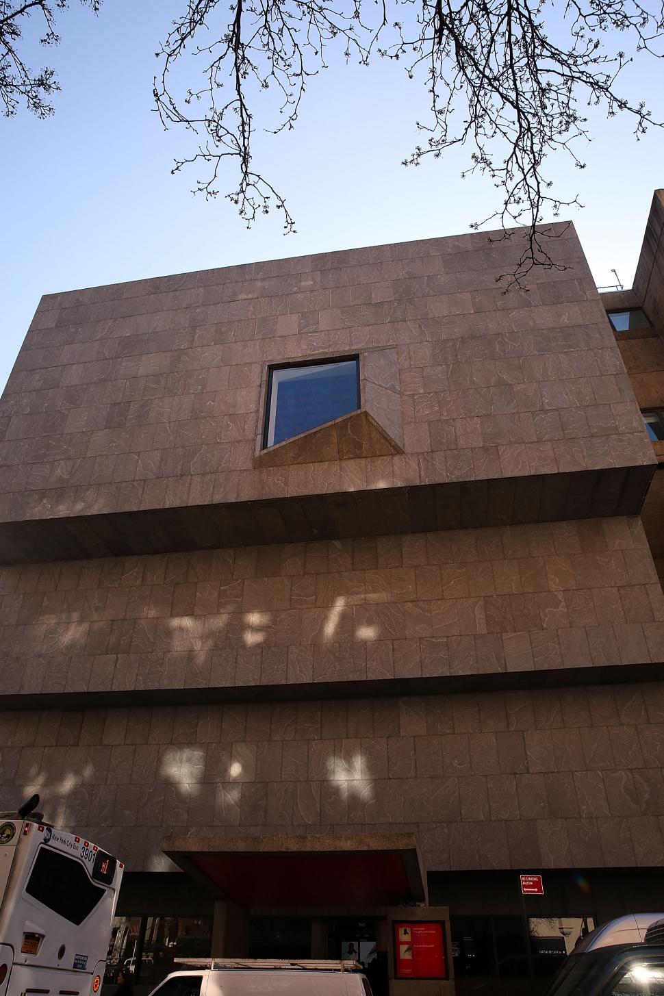 Cum arată ceasul sculptat din meteoritul Muonionalusta care a lovit Pământul acum un milion de ani. Are striații unice care strălucesc 940169