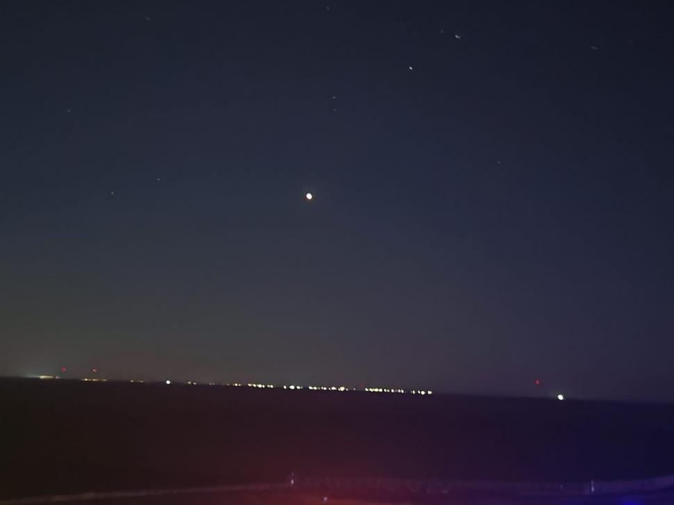 O sferă misterioasă a stat o oră deasupra aeroportului Tuzla, apoi a dispărut. „Cel mai ciudat obiect pe care l-am văzut” 940344