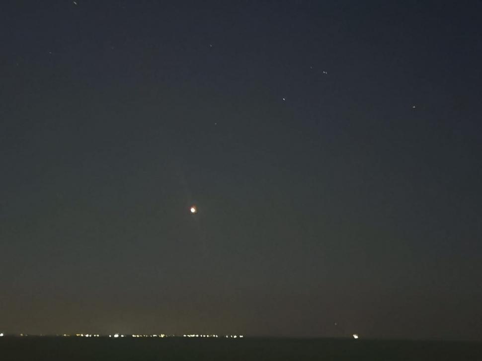 O sferă misterioasă a stat o oră deasupra aeroportului Tuzla, apoi a dispărut. „Cel mai ciudat obiect pe care l-am văzut” 940348