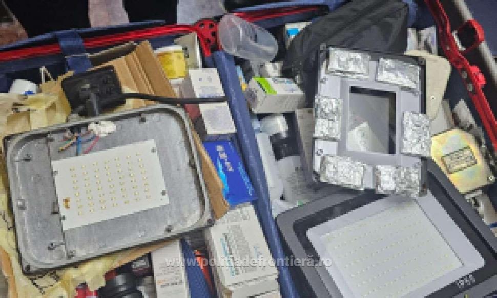 Un bărbat care pleca din Timișoara în Indonezia avea în bagaj 42 de lingouri de aur 940317