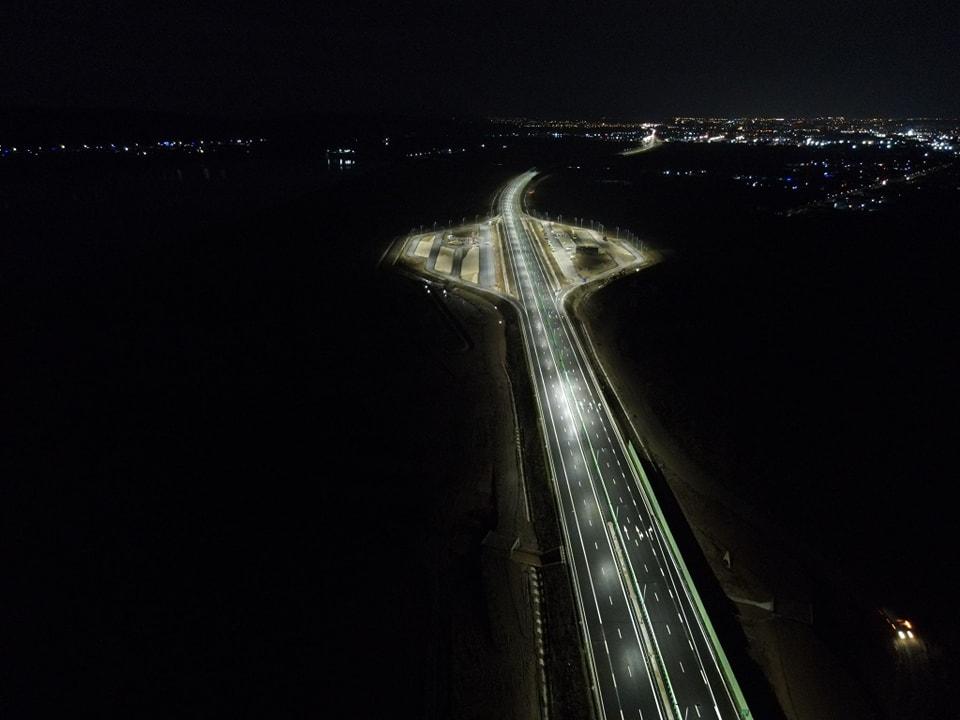 Imagini spectaculoase cu Autostrada Sibiu-Pitești. CNAIR: „Ultimele pregătiri pentru deschiderea primilor 15,7 km din secțiunea 5” 940696