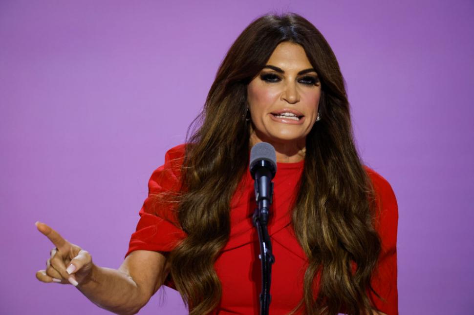 Trump a anunțat că o pune pe fosta logodnică a fiului său ambasadoare în Grecia. Kimberly Guilfoyle și Donald Jr. s-au despărțit recent 940638