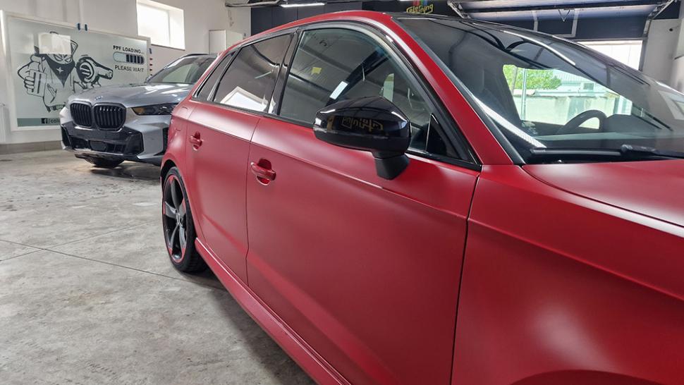 Schimbarea culorii auto prin colantare 940971