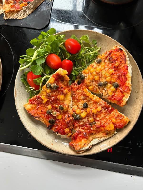 O femeie a găsit pe câmp o ciupercă uriașă. Familia ei a mâncat o săptămână din ea și tot nu s-a terminat 941172