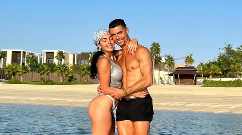 Ronaldo are un pat care îi reduce vârsta biologică cu până la 15 ani și îi crește imunitatea. Luxul în care trăiește alături de familie 940994