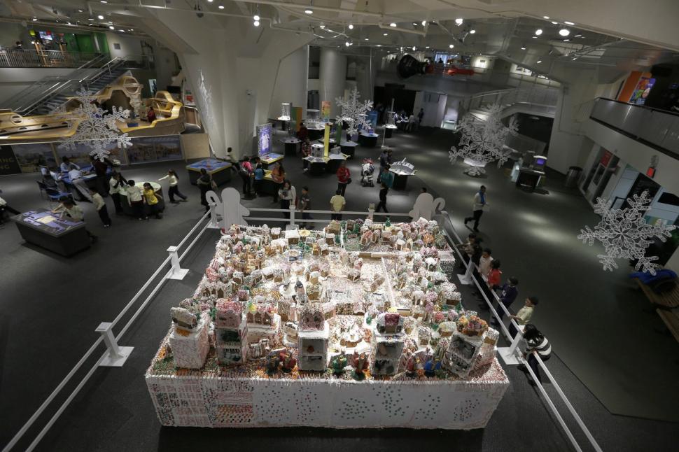 Cum arată cel mai mare sat din turtă dulce din lume. E realizat de un singur artist și e înscris în Cartea Recordurilor 941254