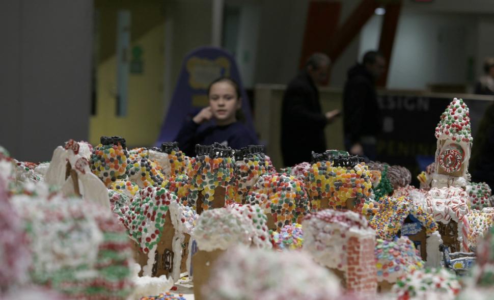 Cum arată cel mai mare sat din turtă dulce din lume. E realizat de un singur artist și e înscris în Cartea Recordurilor 941256