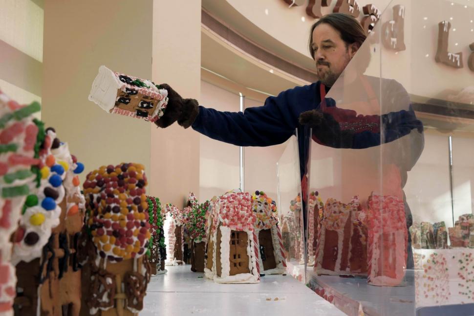 Cum arată cel mai mare sat din turtă dulce din lume. E realizat de un singur artist și e înscris în Cartea Recordurilor 941260