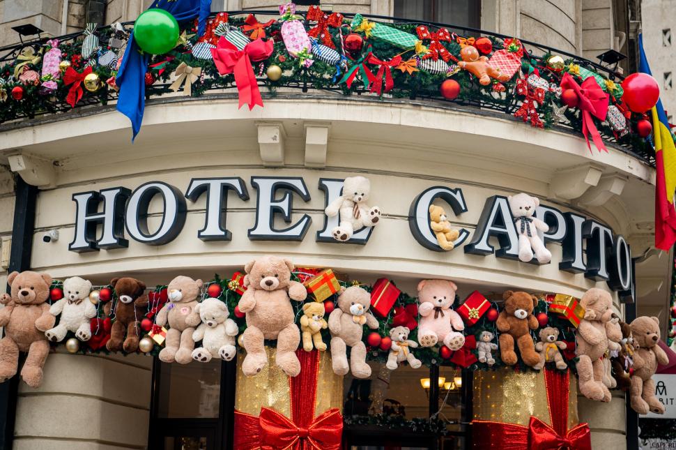 Cele mai frumos decorate clădiri de Crăciun din București în 2024. Unde sunt și cum arată în fotografii noaptea și pe timpul zilei 941425