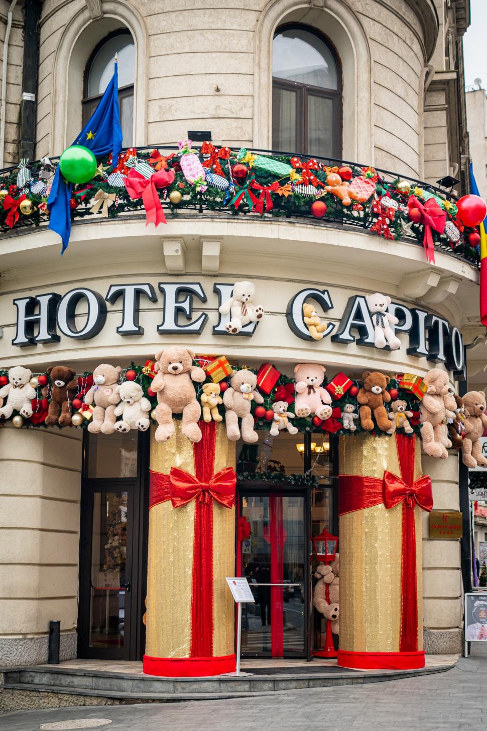 Cele mai frumos decorate clădiri de Crăciun din București în 2024. Unde sunt și cum arată în fotografii noaptea și pe timpul zilei 941426