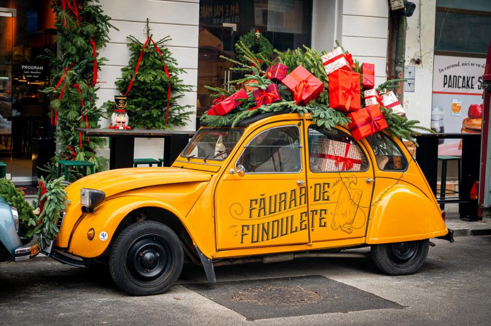 Cele mai frumos decorate clădiri de Crăciun din București în 2024. Unde sunt și cum arată în fotografii noaptea și pe timpul zilei 941433