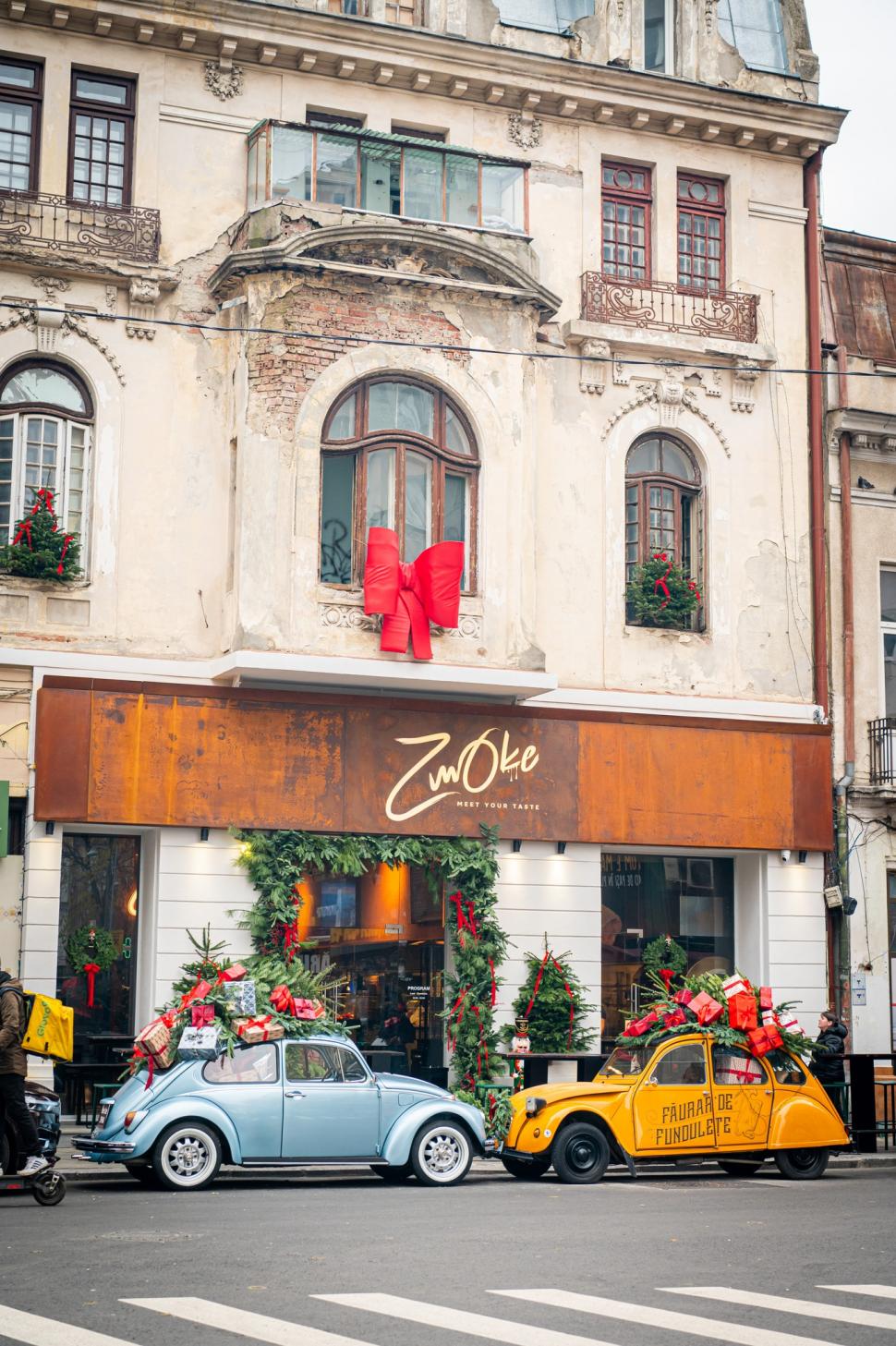 Cele mai frumos decorate clădiri de Crăciun din București în 2024. Unde sunt și cum arată în fotografii noaptea și pe timpul zilei 941439