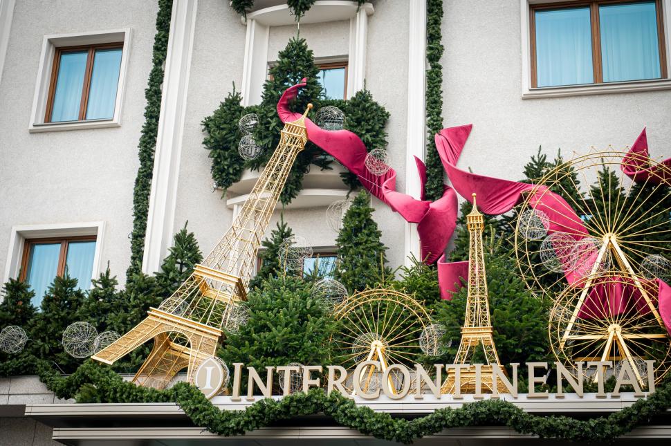 Cele mai frumos decorate clădiri de Crăciun din București în 2024. Unde sunt și cum arată în fotografii noaptea și pe timpul zilei 941441