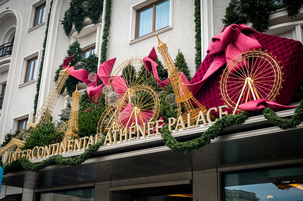 Cele mai frumos decorate clădiri de Crăciun din București în 2024. Unde sunt și cum arată în fotografii noaptea și pe timpul zilei 941443