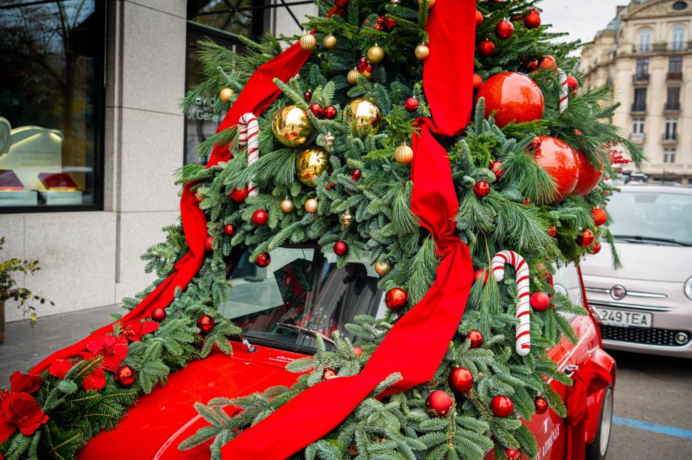 Cele mai frumos decorate clădiri de Crăciun din București în 2024. Unde sunt și cum arată în fotografii noaptea și pe timpul zilei 941444