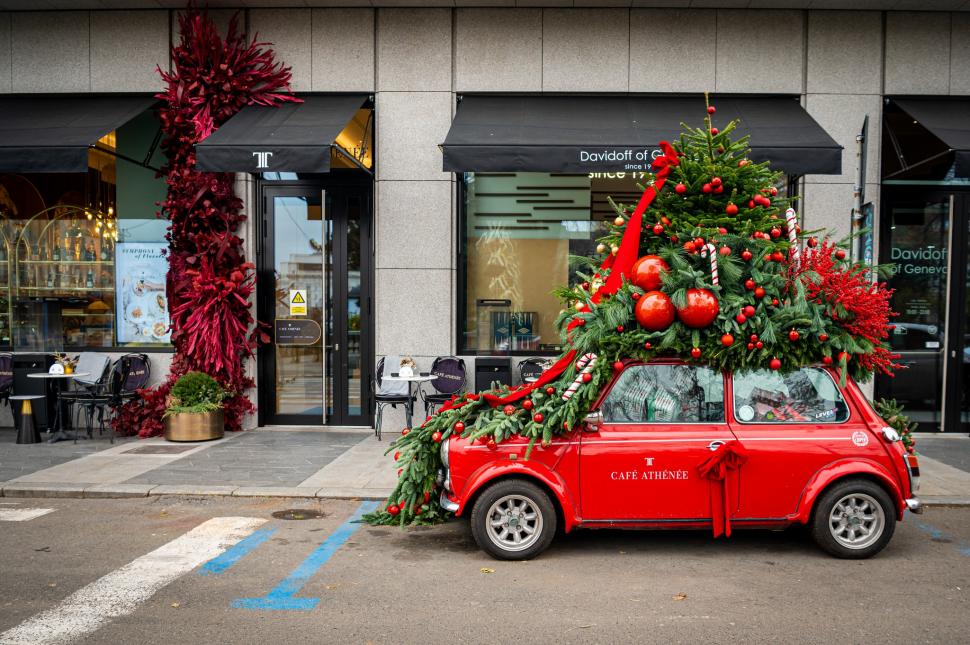 Cele mai frumos decorate clădiri de Crăciun din București în 2024. Unde sunt și cum arată în fotografii noaptea și pe timpul zilei 941447