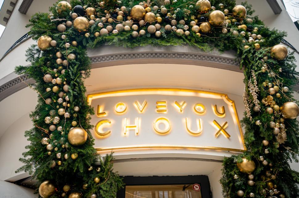 Cele mai frumos decorate clădiri de Crăciun din București în 2024. Unde sunt și cum arată în fotografii noaptea și pe timpul zilei 941448