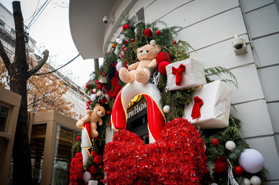 Cele mai frumos decorate clădiri de Crăciun din București în 2024. Unde sunt și cum arată în fotografii noaptea și pe timpul zilei 941454