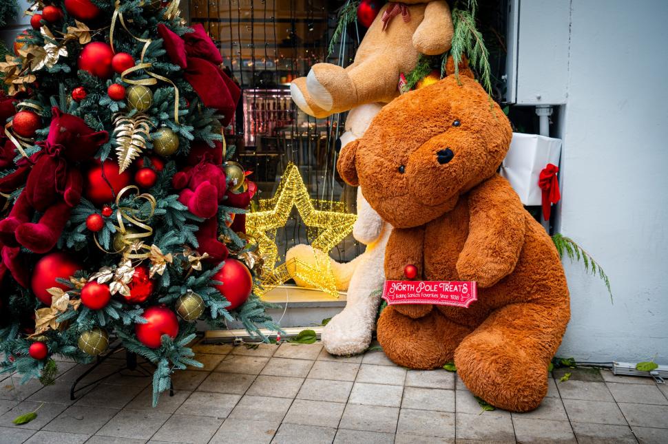 Cele mai frumos decorate clădiri de Crăciun din București în 2024. Unde sunt și cum arată în fotografii noaptea și pe timpul zilei 941455