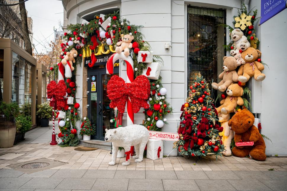 Cele mai frumos decorate clădiri de Crăciun din București în 2024. Unde sunt și cum arată în fotografii noaptea și pe timpul zilei 941457