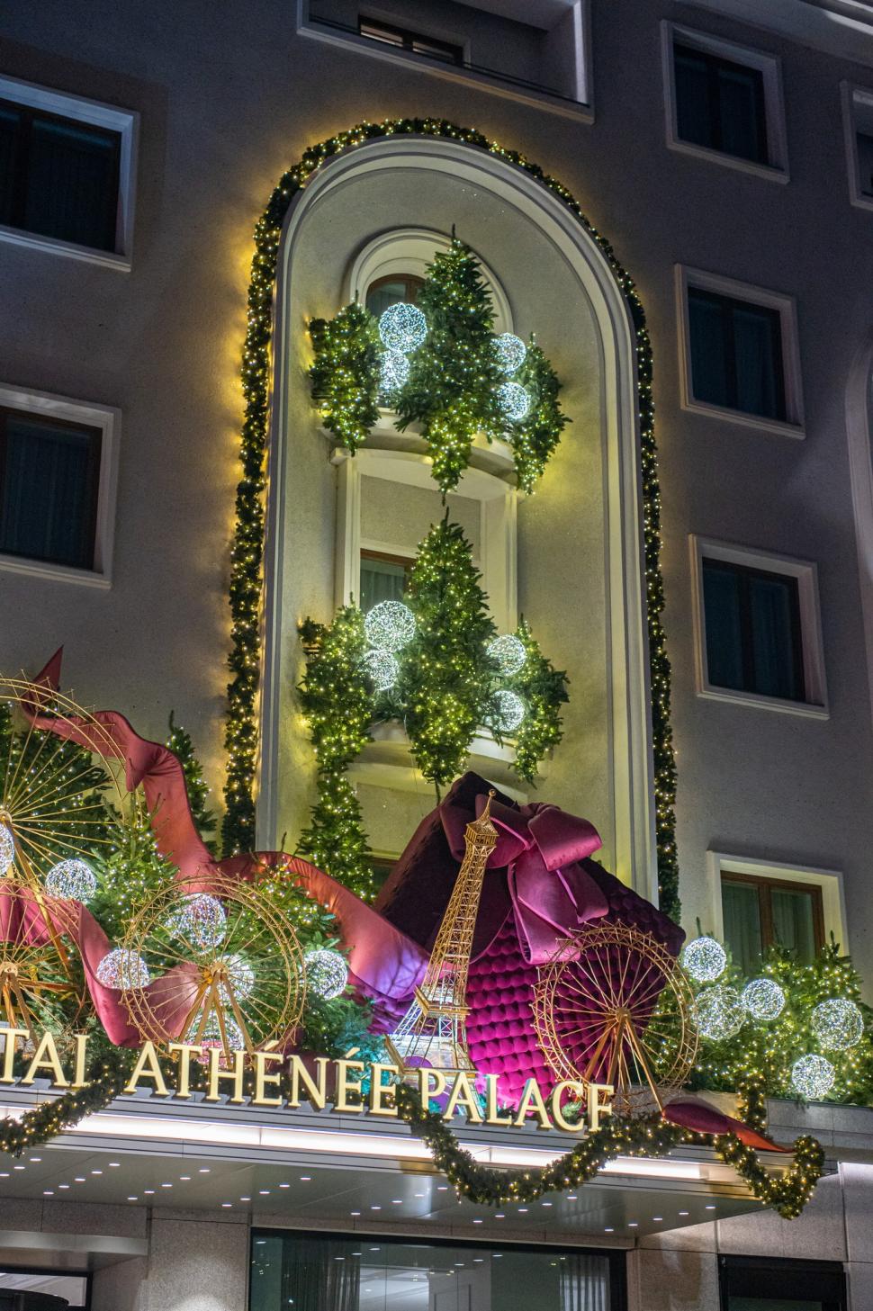 Cele mai frumos decorate clădiri de Crăciun din București în 2024. Unde sunt și cum arată în fotografii noaptea și pe timpul zilei 941459