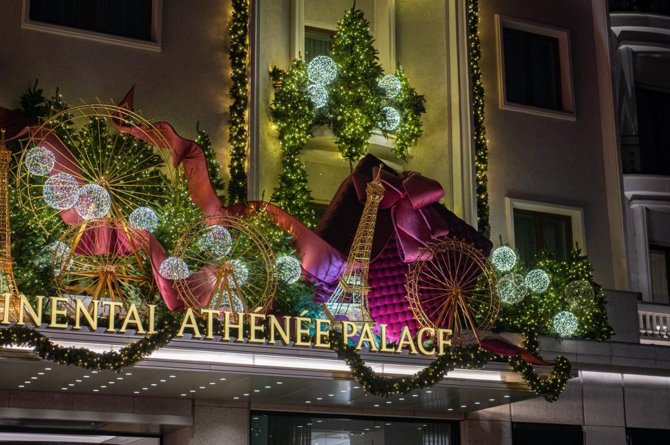 Cele mai frumos decorate clădiri de Crăciun din București în 2024. Unde sunt și cum arată în fotografii noaptea și pe timpul zilei 941460