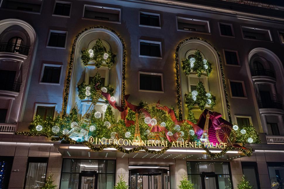 Cele mai frumos decorate clădiri de Crăciun din București în 2024. Unde sunt și cum arată în fotografii noaptea și pe timpul zilei 941461